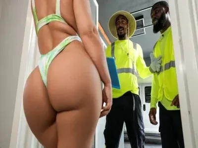 Dua Kontol Gede Mainin Cewek Kebun Panas Brutal